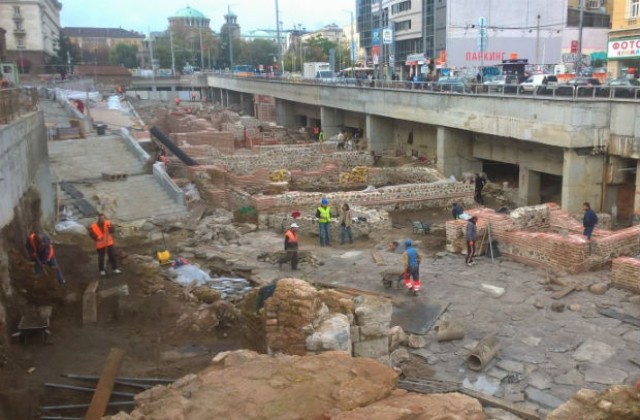 Работата по Ларгото в центъра на столицата отново започна