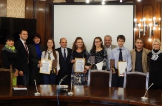 Още малко приемат номинации за награда „Русе-21.век” за ученици и студенти
