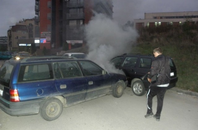 Лек автомобил горя в Благоевград