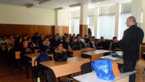 Евродепутат инициира час по програмиране във Велико Търново