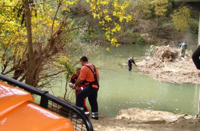 Разчистиха коритото на река Джулюнска