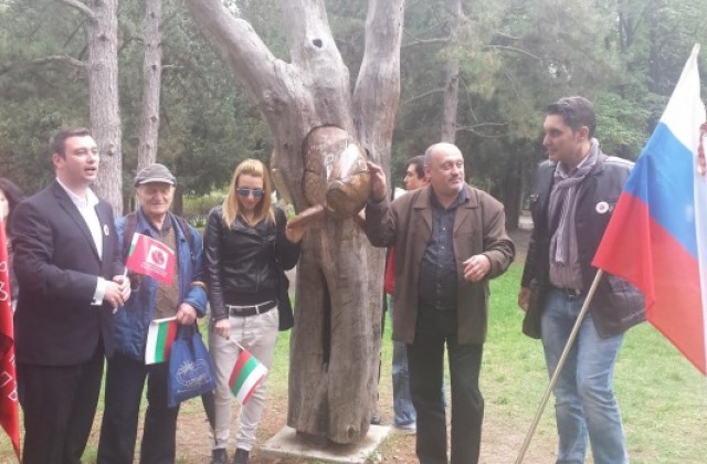 Откриха реставрирания паметник до Залата на смеха