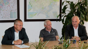 Пристигнаха първите 4 автобуса по проекта за модернизиране на градския