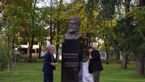 Казанлък вече има паметник на Христо Ботев