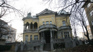 Софиянци на протест в защита на Къщата с ягодите