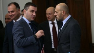 Финансовият министър нито похвали нито разкритикува данък вредни храни