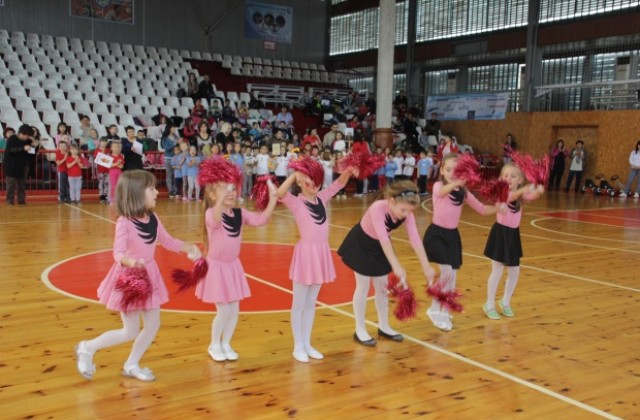 200 русенчета участваха в спортен празник в зала Дунав