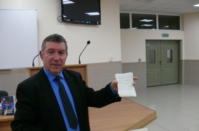 Русенският университет получи ценен архив на писателя Йордан Вълчев