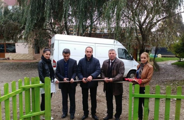 Петър Паунов, Виктор Янев и Светослав Василев откриха нова детска площадка в кв. Запад