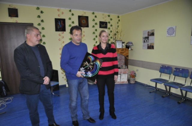 Вие сте този, който се грижи за нас, казаха на Даниел Панов в старческия дом