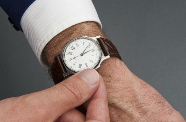 Местим стрелките с час назад в нощта срещу неделя