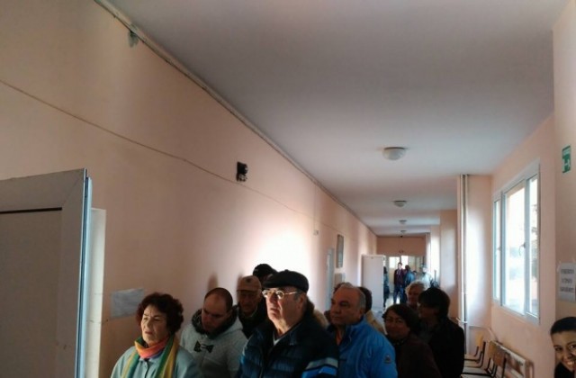 7,6% избирателна активност в Кюстендил към 10.00 ч. На места има и опашки