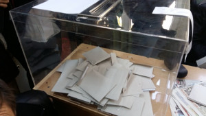 232 е избирателната активност към 1300 ч