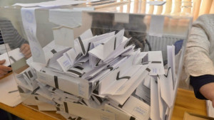 Иван Портних печели на първи тур