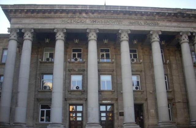 В университета връчват дипломи за придобита научна степен и академична длъжност