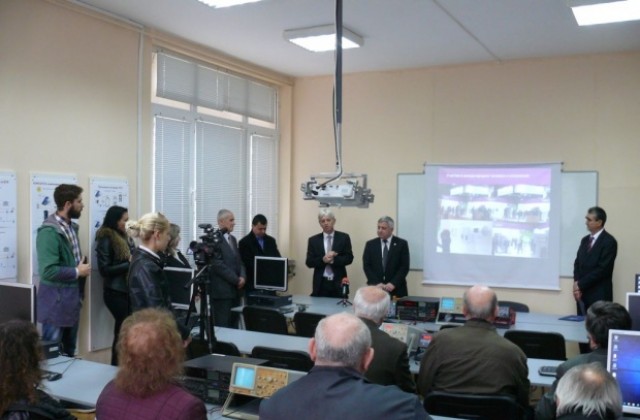 Лаборатория по възобновяеми енергийни източници подпомага обучението на русенски студенти