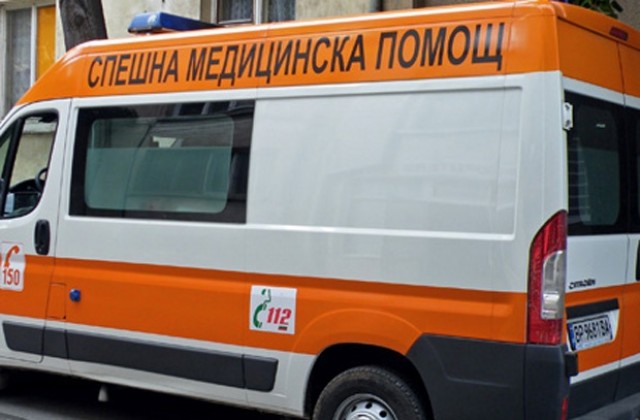 Мотоциклетист с опасност за живота след катастрофа