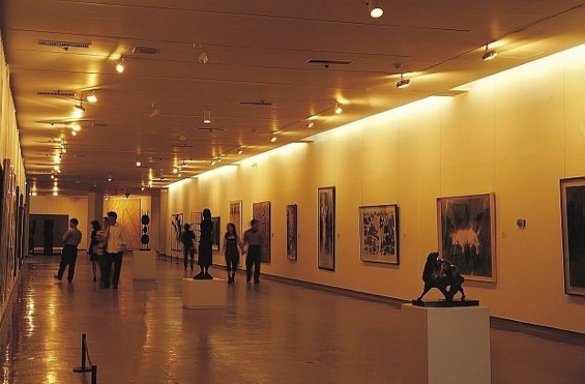 Възстановиха изметената от музейни чистачи арт инсталация в Болцано