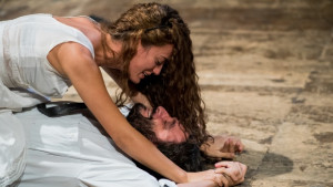 Доходно място на Крис Шарков с премиера в театъра