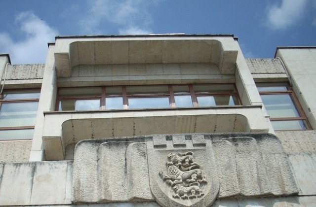 Затварят главната улица пред общината във В. Търново