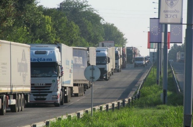 Затягат вноса на сръбско сирене и плескавици