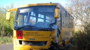 Водач почина след катастрофа с ученически автобус децата не са