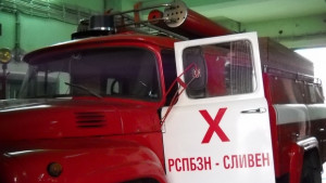 Горя необитаема къща в Калояново