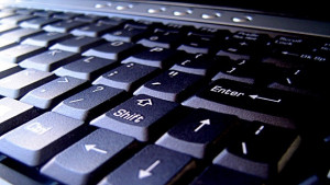 Данните на стотици хиляди британци се продават за по 19