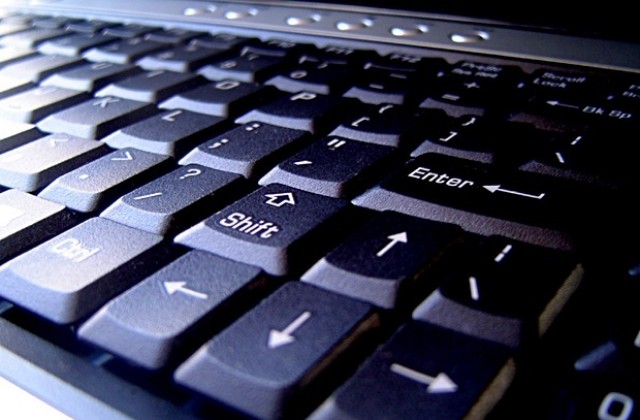 Данните на стотици хиляди британци се продават за по 19 паунда