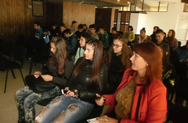 В Благоевград дискутираха борбата с трафика на хора