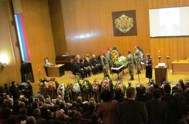 Хиляди се сбогуваха с Николай Ашиков