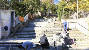 Продължават ремонтите на стълбища тротоари и паркове във В Търново