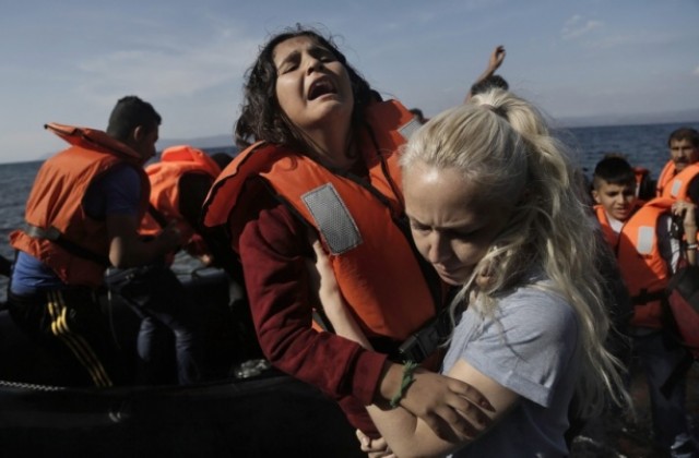 Лодки с мигранти се преобърнаха в Егейско море, деца се удавиха