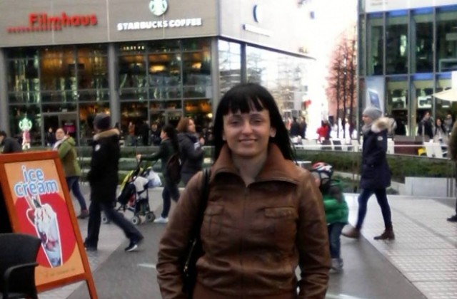 Художничка разпродава картините си, търси спасение от коварна болест