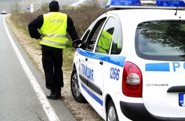 Пиян шофьор блъсна полицай