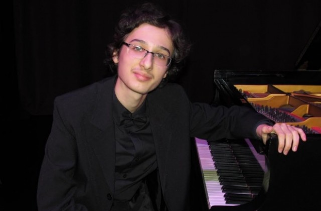 Наш млад пианист ще свири в „Опера Бастий“ в Париж