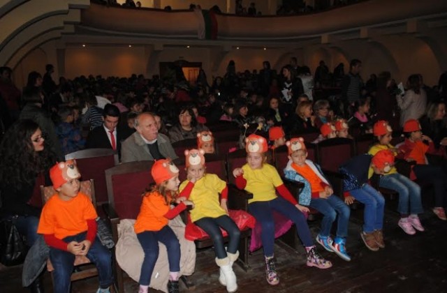 ОУ Димитър Благоев чества полувековен юбилей