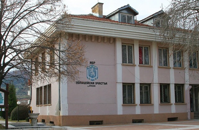 Задържаха мъж, гаврил се с жена в тоалетна