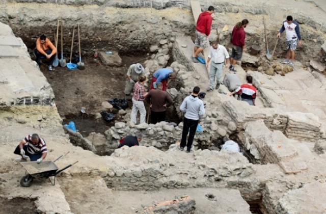 Археолози откриха съкровище от монети в странджанско село