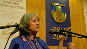 Вицепрезидентът Маргарита Попова получи Почетния ректорски знак на ВТУ