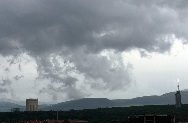 Облачно и ветровито на места, валежи не се чакат