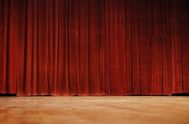 Два спектакъла гостуват в Г. Оряховица през ноември