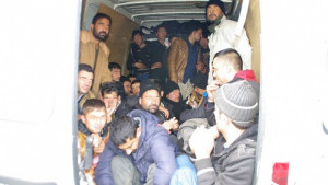 Бързо производство срещу мъжете превозвали откритите вчера бежанци