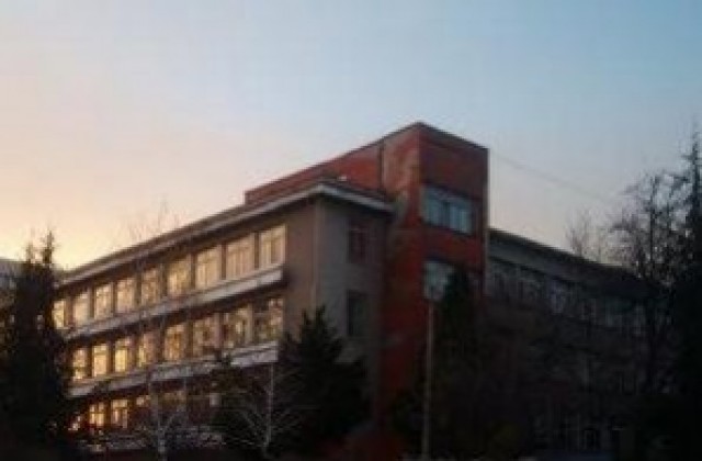 Съпруга на кандидат-кмет отстранена от СИК след жалба
