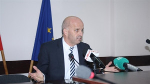 Връчват Почетния знак на областния управител