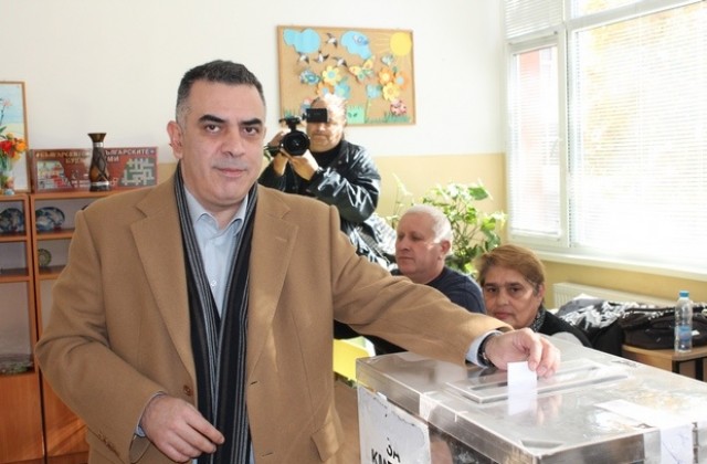 Стефан Радев упражни правото си на глас в СОУ „Йордан Йовков