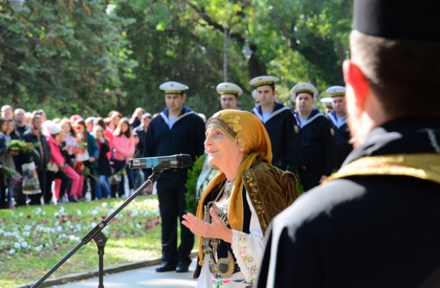 Потомка на Захари Стоянов се включи в честването на Деня на народните будители (СНИМКИ)