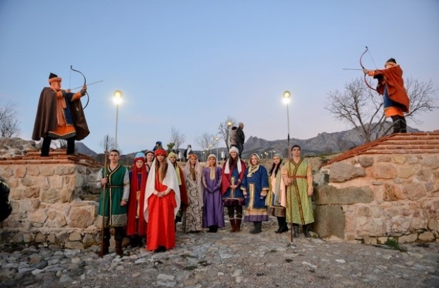 Петима ученици ще стажуват в крепост Туида