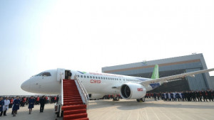Китай представи първия си авиолайнер СНИМКИ ВИДЕО