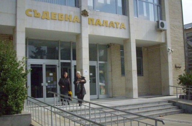 Двама на съд изнасилване на 12-годишна